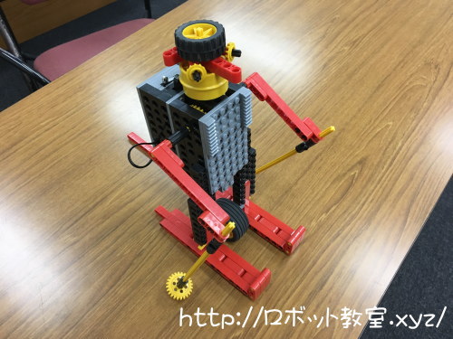 ロボットプログラミング教室でアルペン君を小学1年生の女の子が作りました