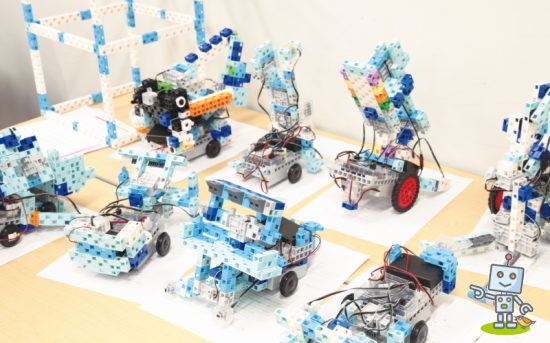 artecブロックで小学生が製作したロボット