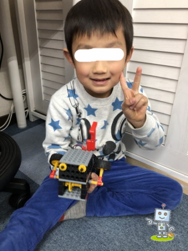 自作ロボットと年中5才の男の子