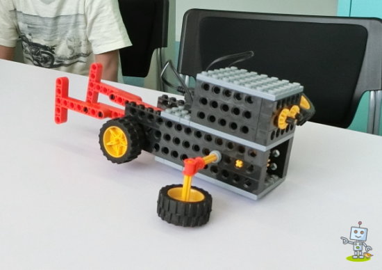 大阪市城東区「ヒューマンアカデミー城東区民センター」で作ったロボット